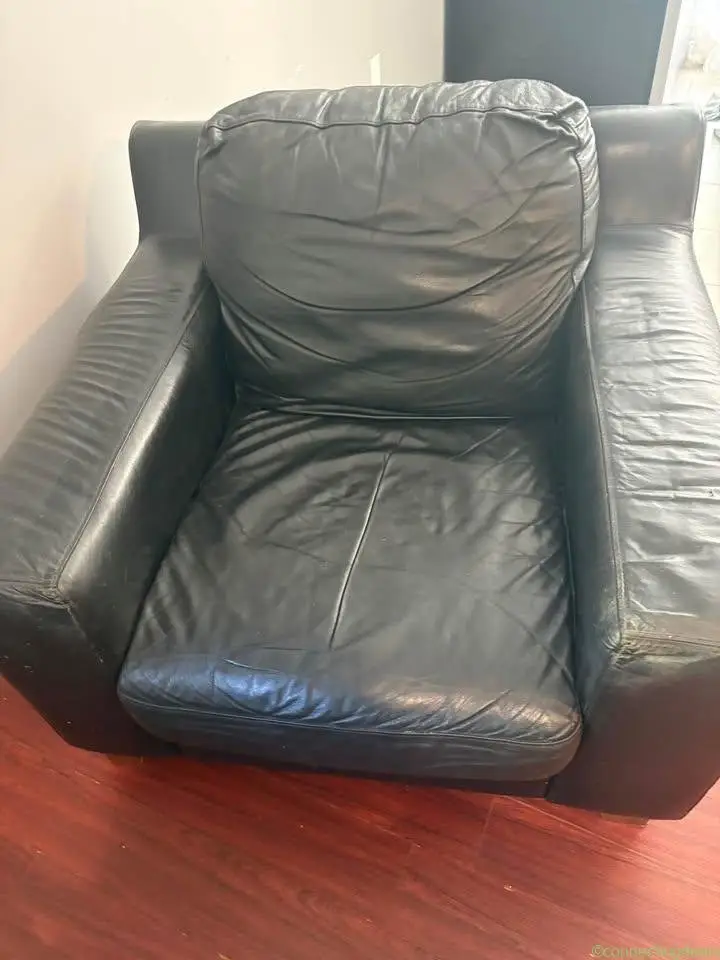 Queen bed frame - Image 1