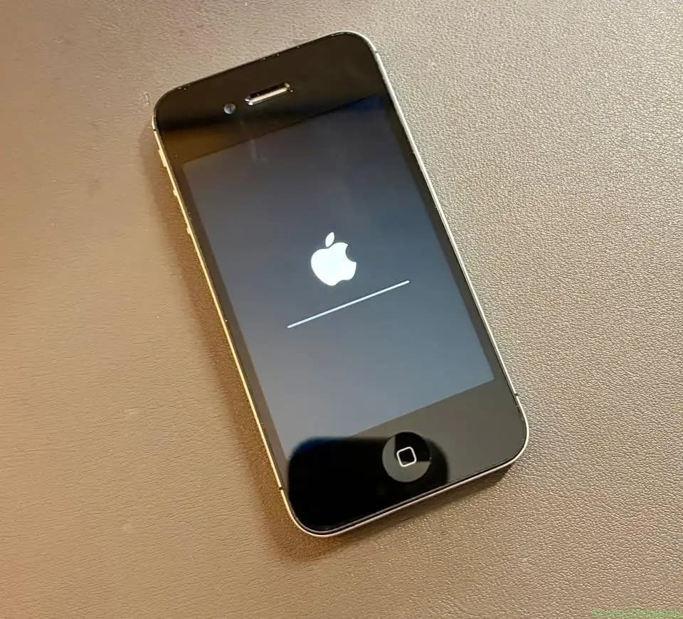 Apple iPhone 4S 16GB Black – Fully Working – - Image 1