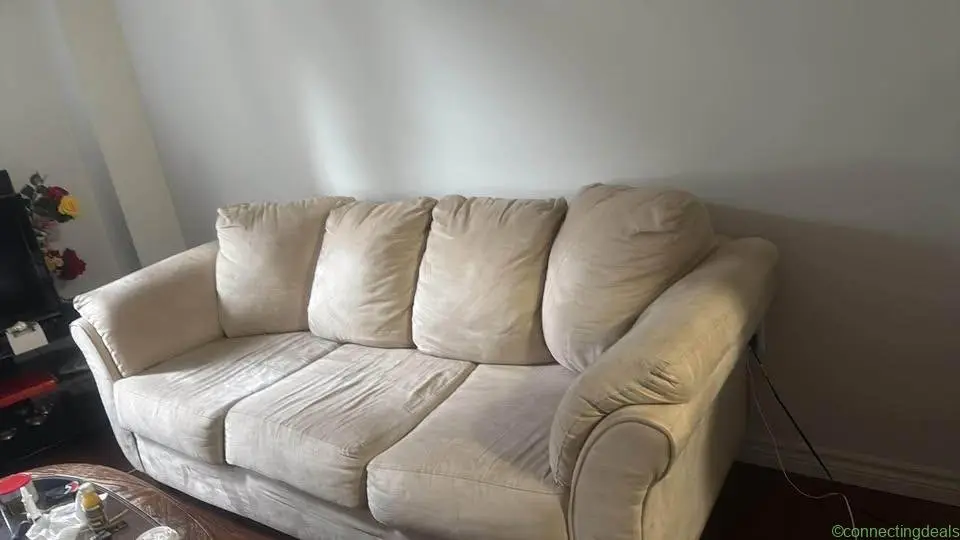 couch - Image 1