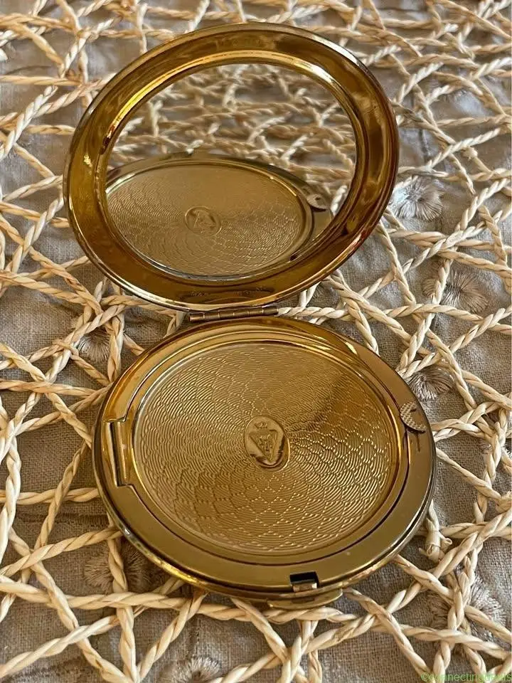 Vintage 1950’s Made in England Kigu Powder Compact
