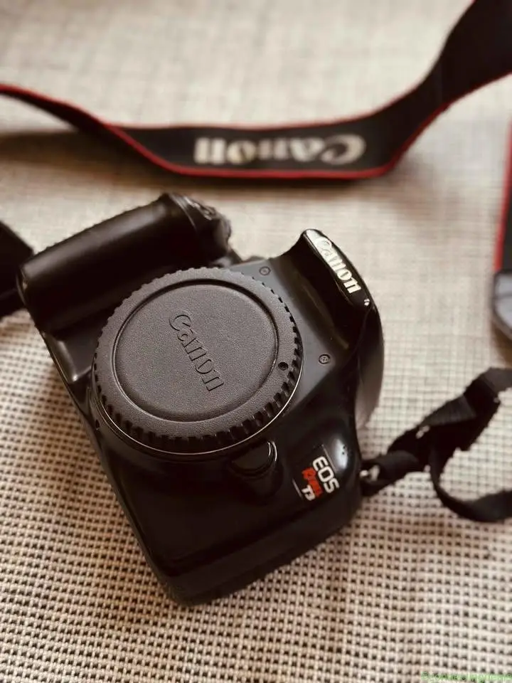 Canon EOS Rebel T3 - Image 1