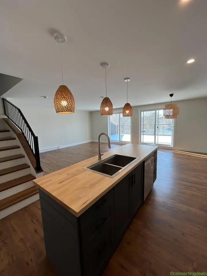 3 Beds 1.5 Baths Townhouse
