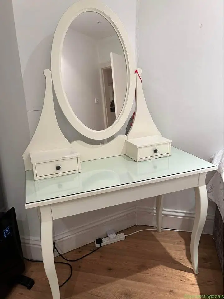 dressing table