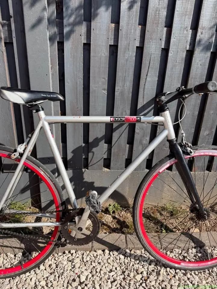 RockR100 fixie bike