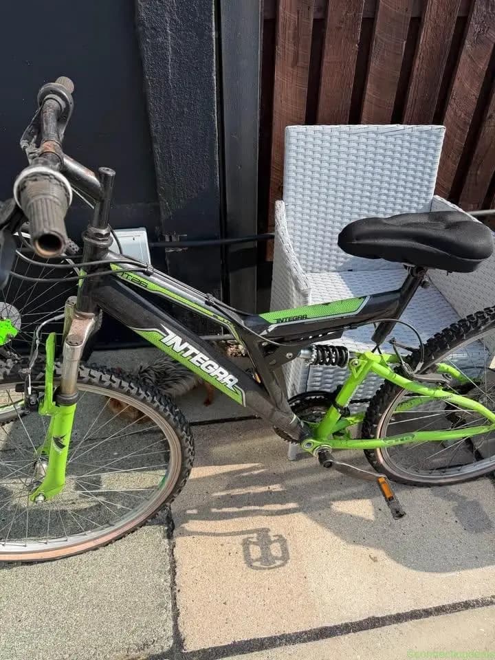 2 bikes for sale one £80 2nd £20 - Image 1