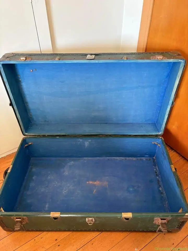 Vintage jade green trunk - Image 1