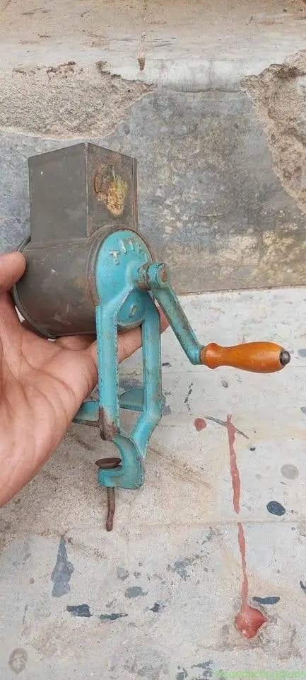 TITAN handmade juicer machine - Image 1