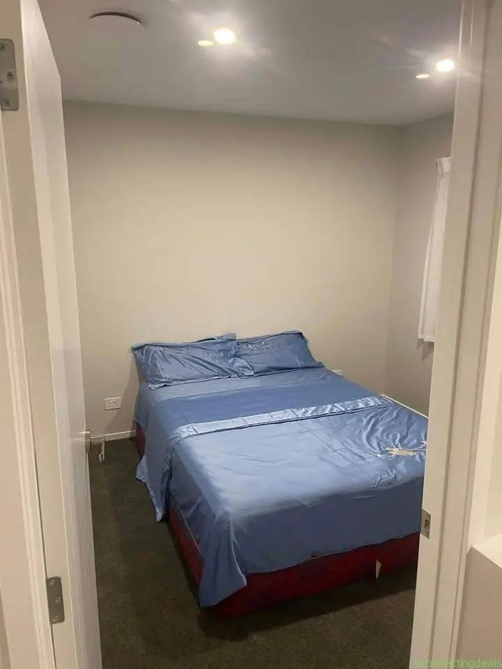 Looking for flatmates