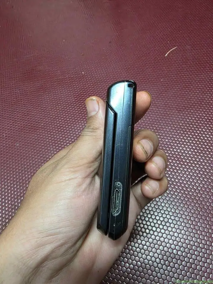 Samsung dual display flip 2g phone