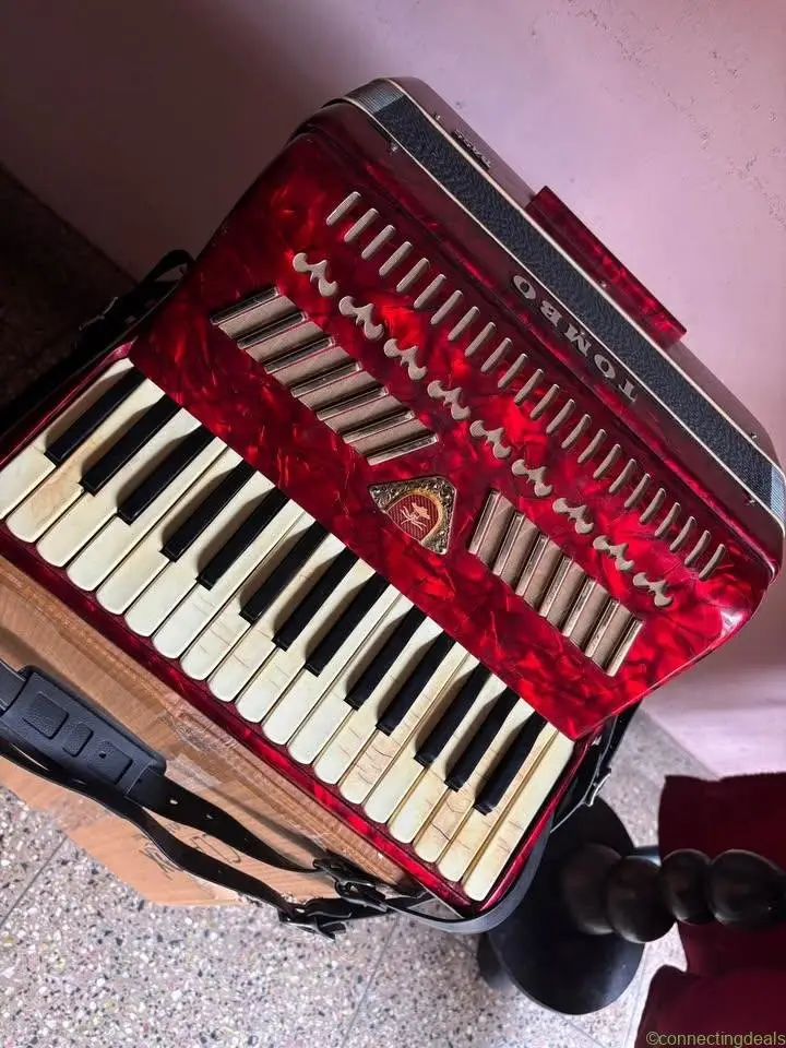 TOMBO ACCORDION