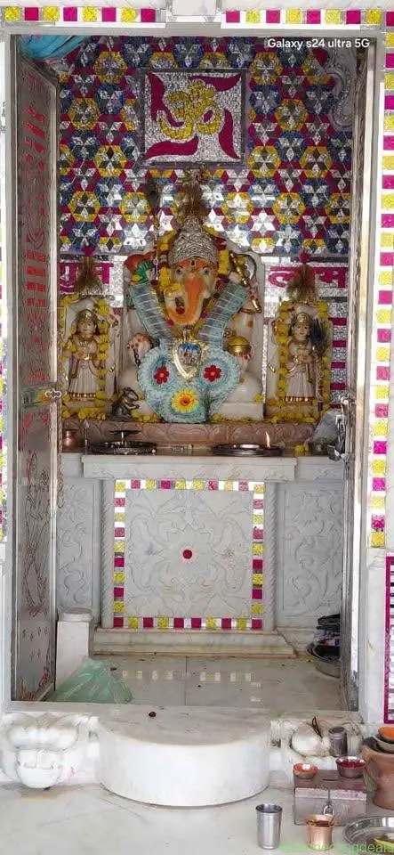 Temple glass work