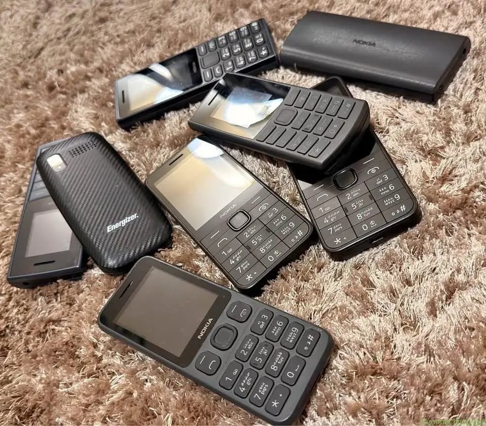 Mixed IN STOCK 17 PHONES NOKIA LIKE A NEW