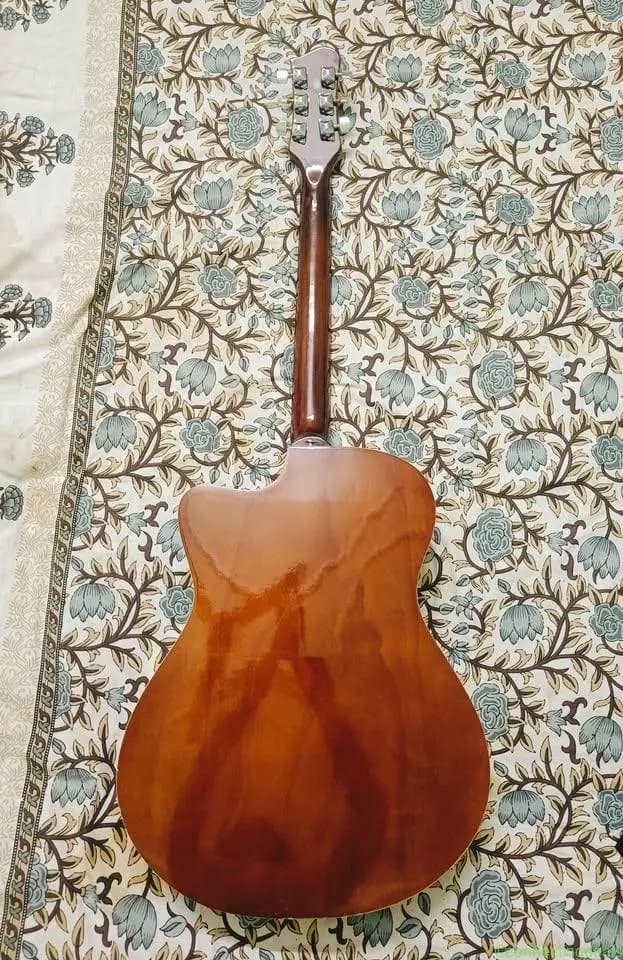 Acoustic guitar - Image 1