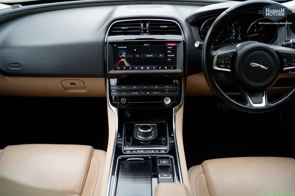 2019 model jaguar se