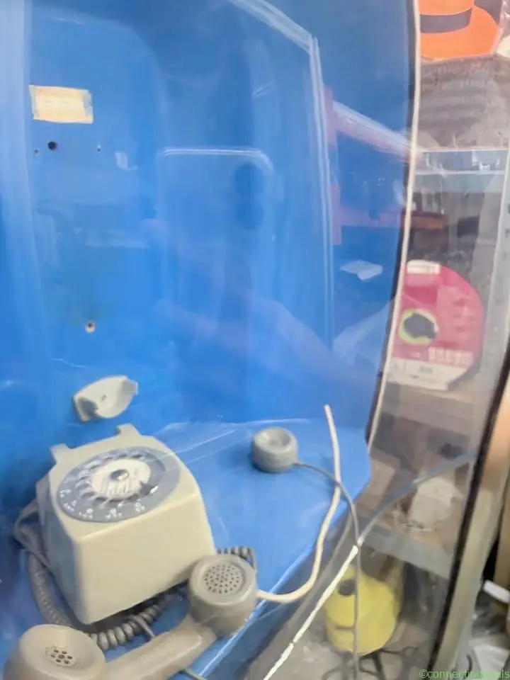 📞 Cabine téléphonique vintage années 70 –