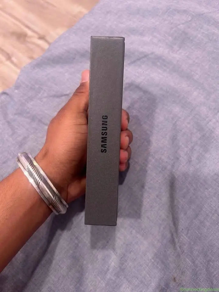 Brand new Samsung galaxy S25-128 GB silver shadow