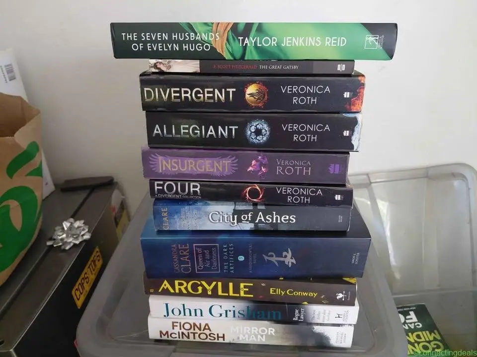 Various books - Image 1