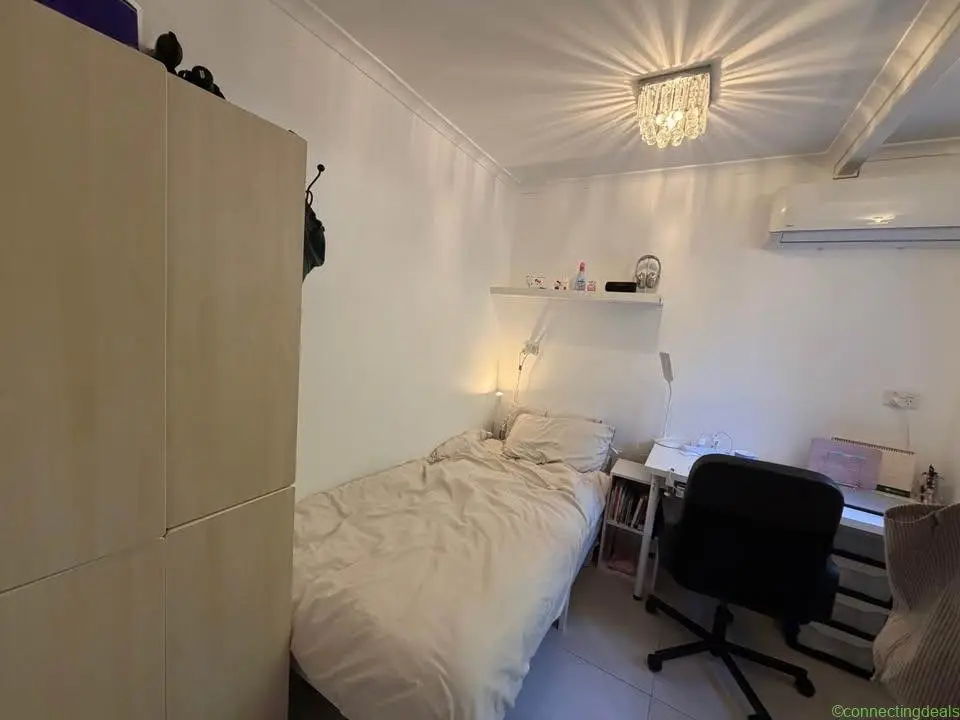 Single Room in West End