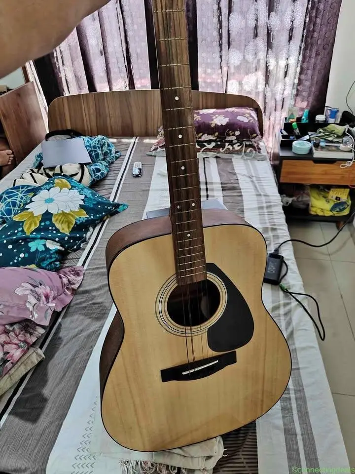 Yamaha f280 Acoustic Guitar