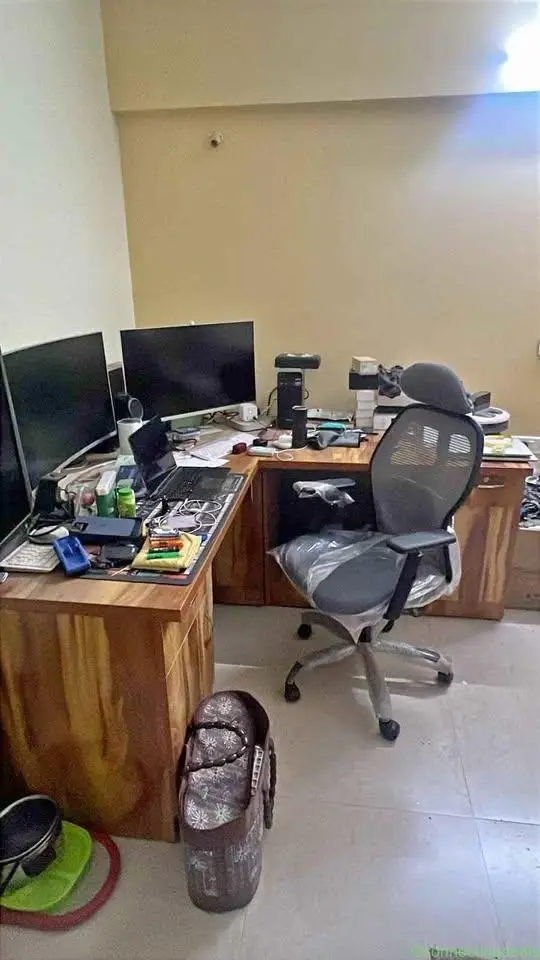 Wooden L-Shaped boss table with Ergonomic Office