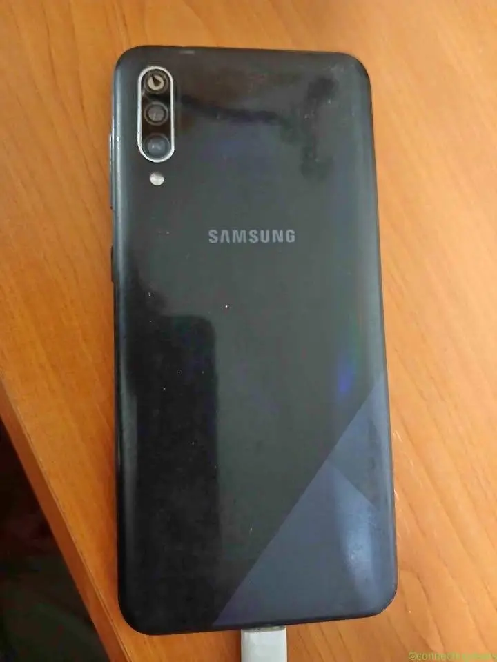 Samsung a 30s display touchscreen crăpat dar