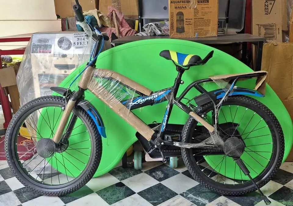 This Xaipro 20T BMX Kids Cycle is featured in a