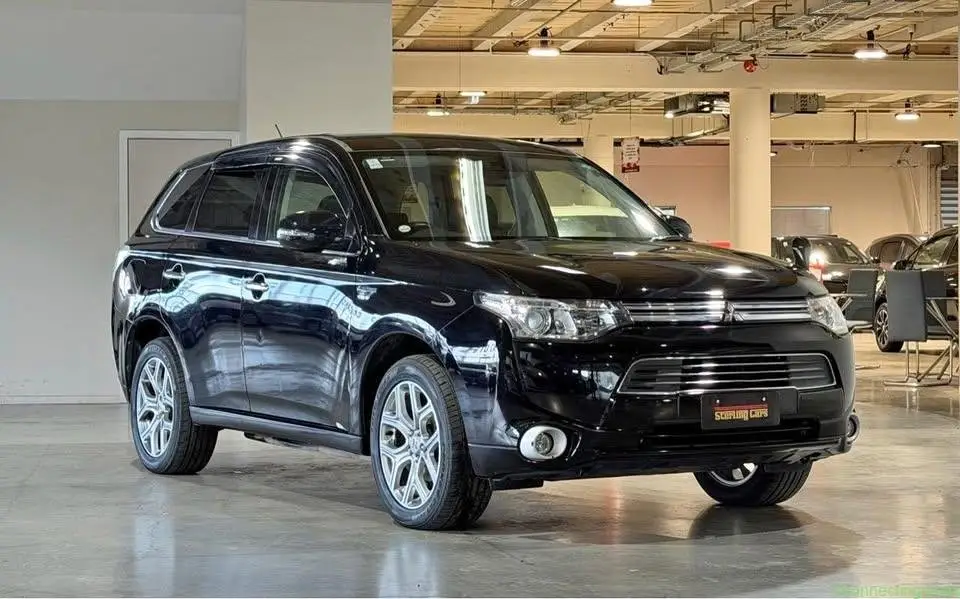 2013 Mitsubishi Outlander PHEV-G Safety Package - Image 1