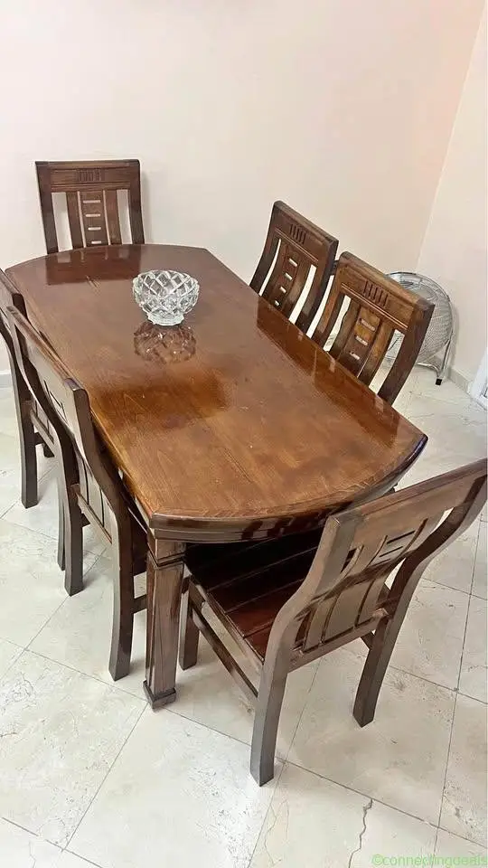 Table en boie avec 6 chaises