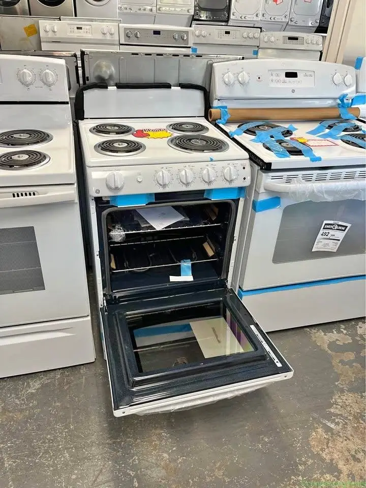 24 inch apartment size coil top white GE stove at