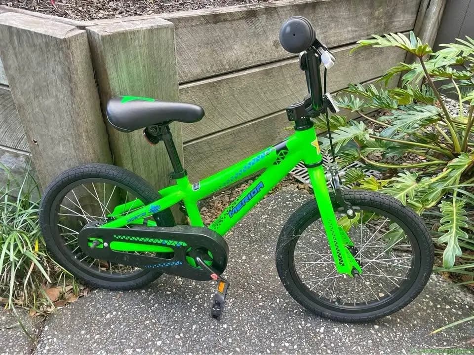 Merida Matts J16 Boys Bike 16 inch - Image 1