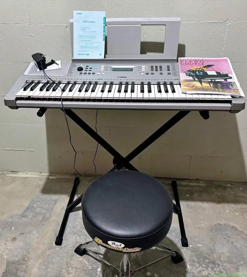 Yamaha Keyboard w/Stand plus Pearl Roadster