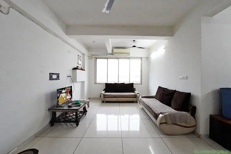 3 beds 3 baths Flat - Image 1