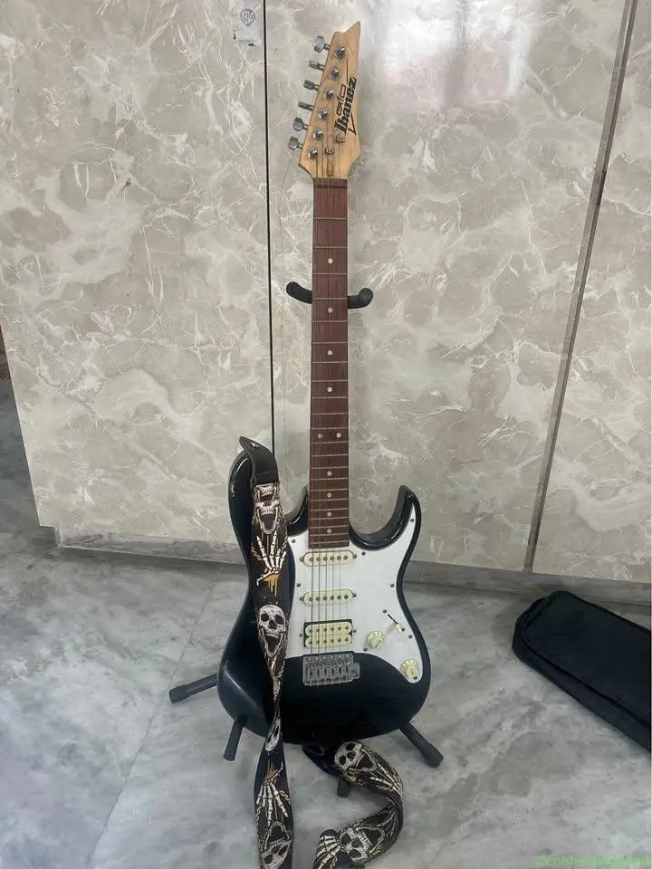 Ibanex guitar with zoom g3xn and marshall - Image 1
