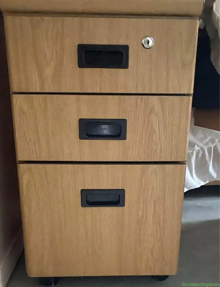 chair & pedastal