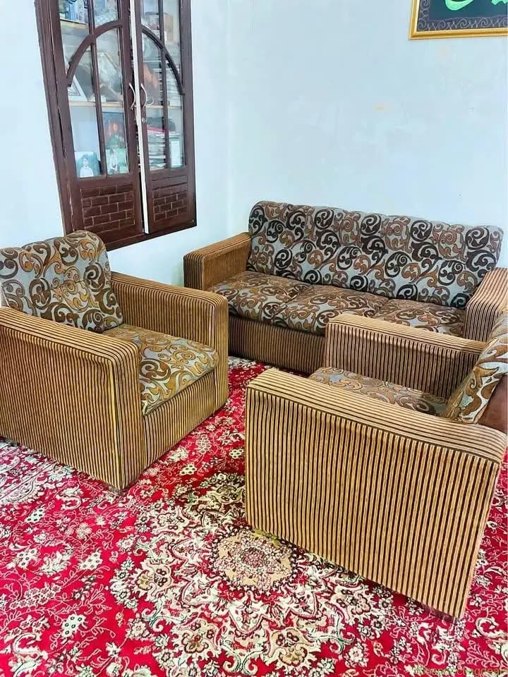 Excellent Condition 3-Piece Sofa Set (1 Large + 2