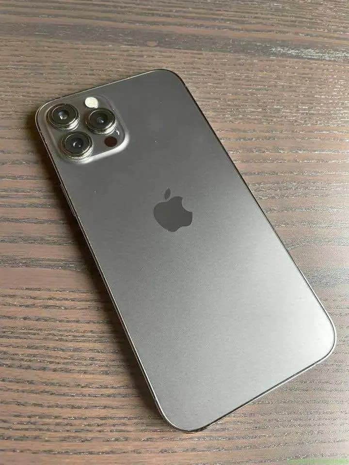 iPhone 12 Pro Max original - 128 Go / chargeur - Image 1