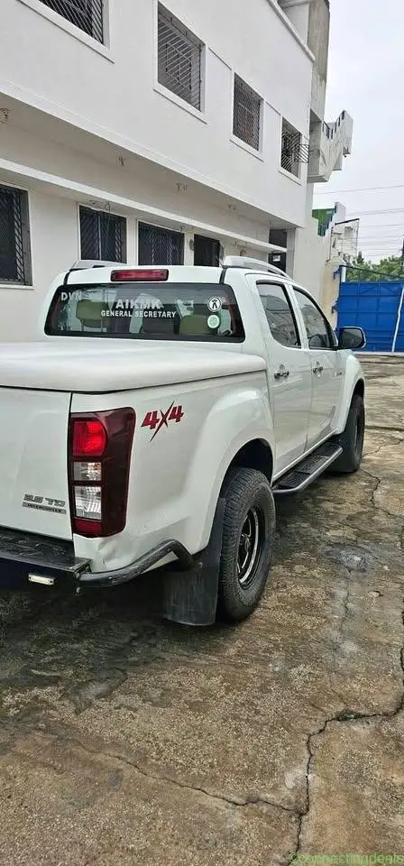 2017 Isuzu Twin cabin