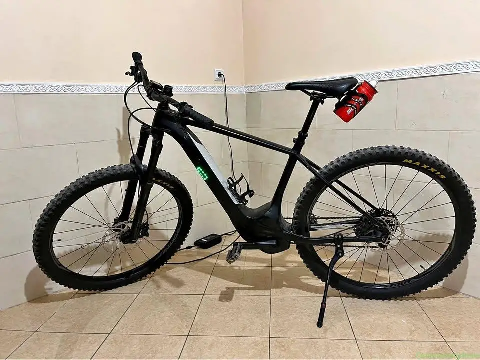 Specialized Turbo Levo hardtail electric mountain