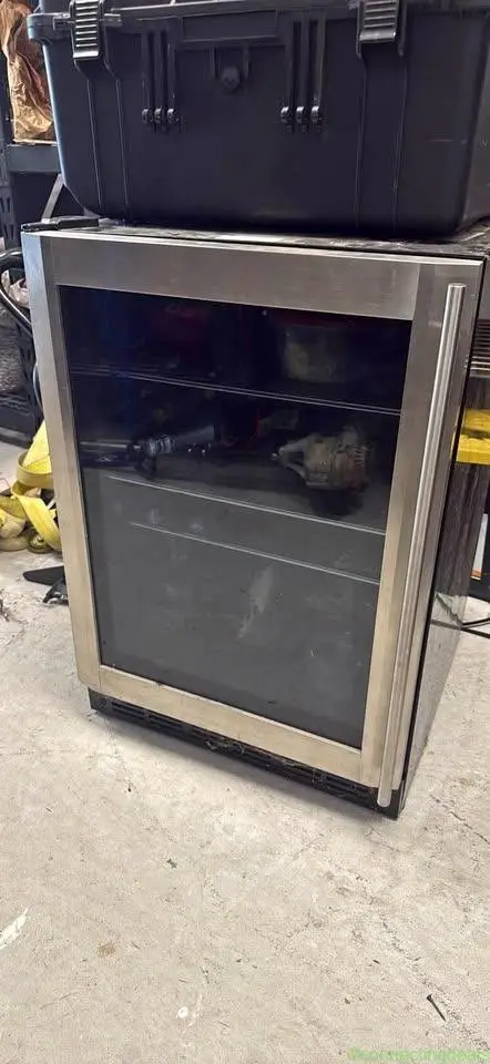 Mini fridge - Image 1