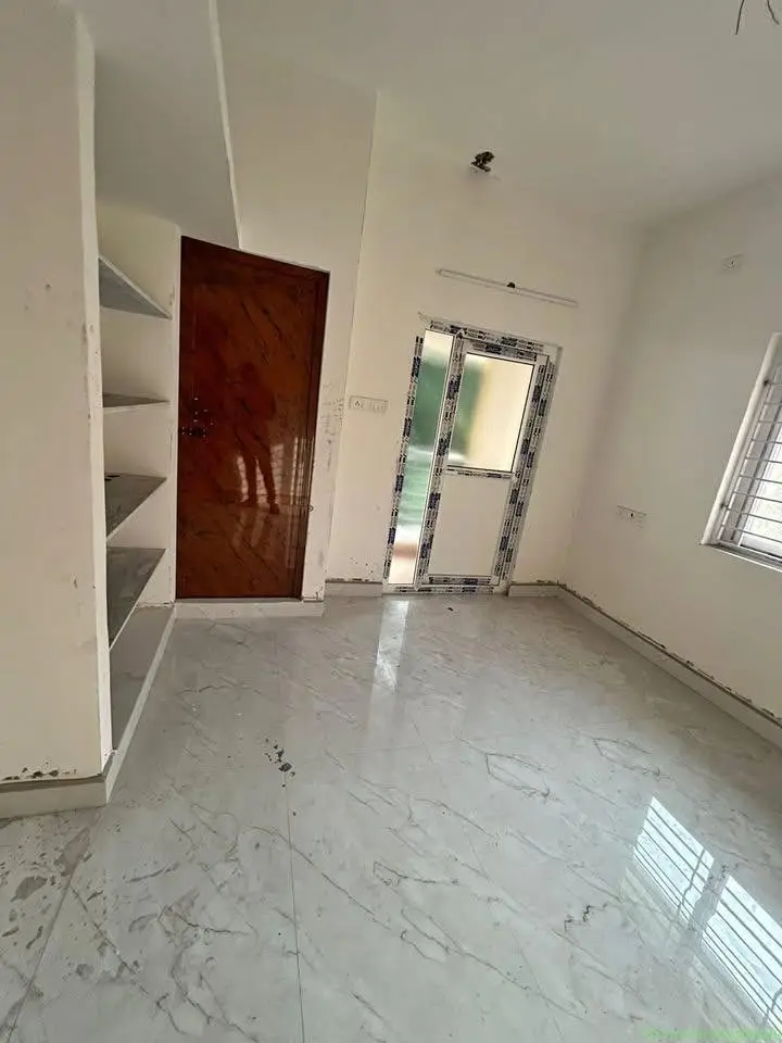 2 beds 2 baths Flat - Image 1