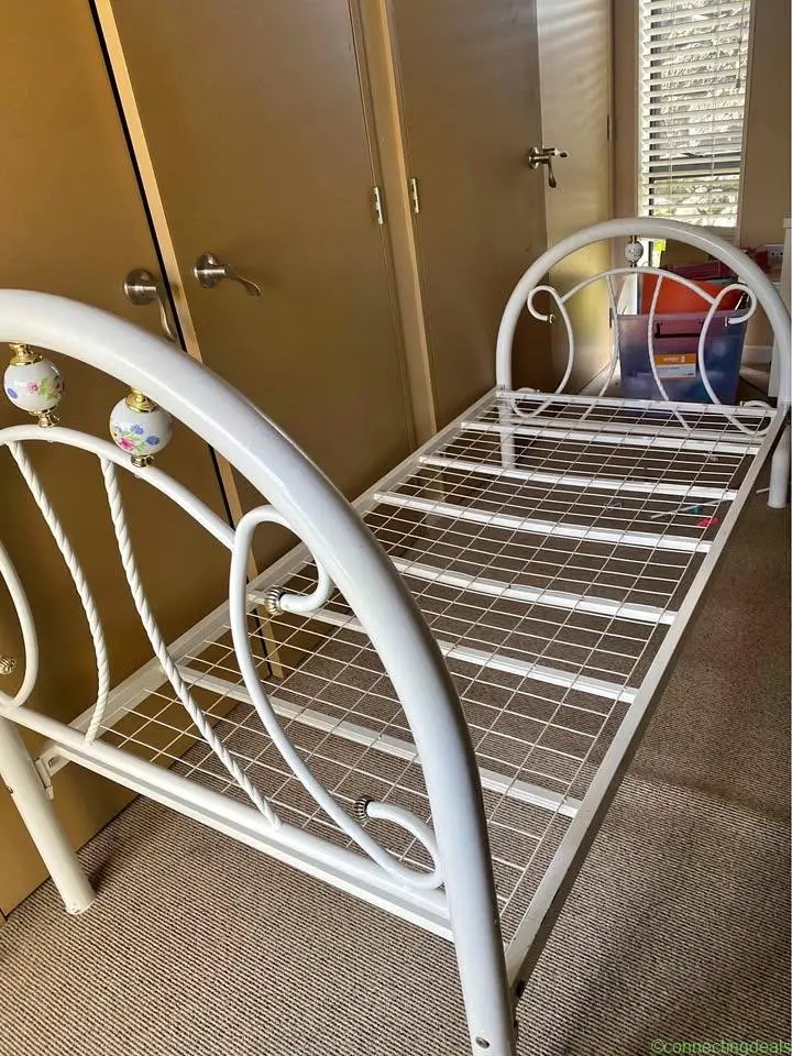 Single bed frame - Image 1