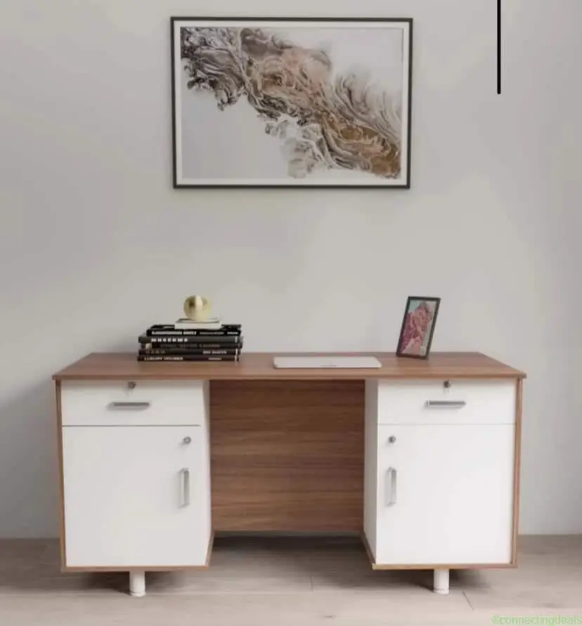 Office table - Image 1