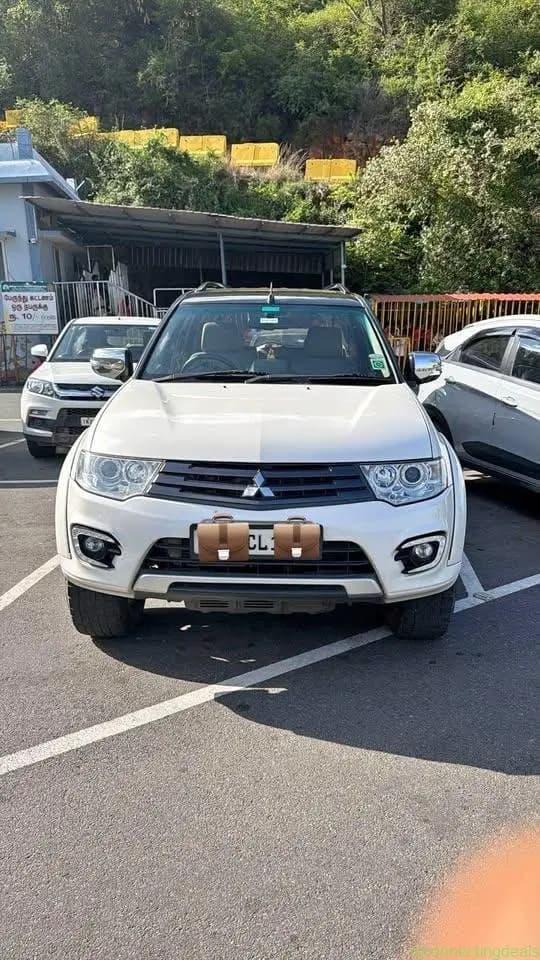 Mitsubishi pajero sport 4x4 limited - Image 1