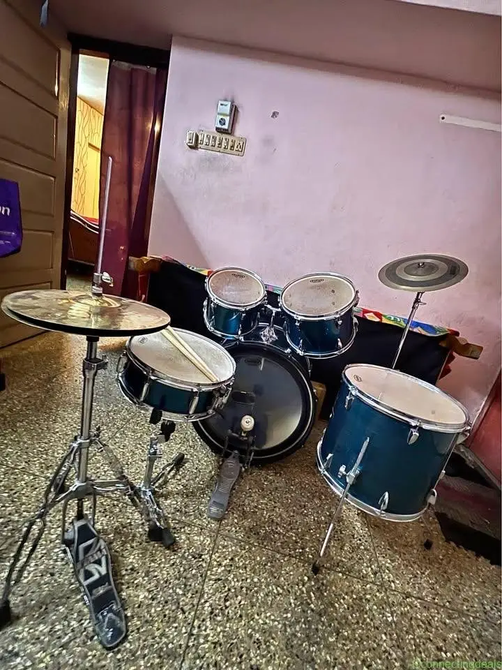 Tama Imperialstar acoustic drum kit