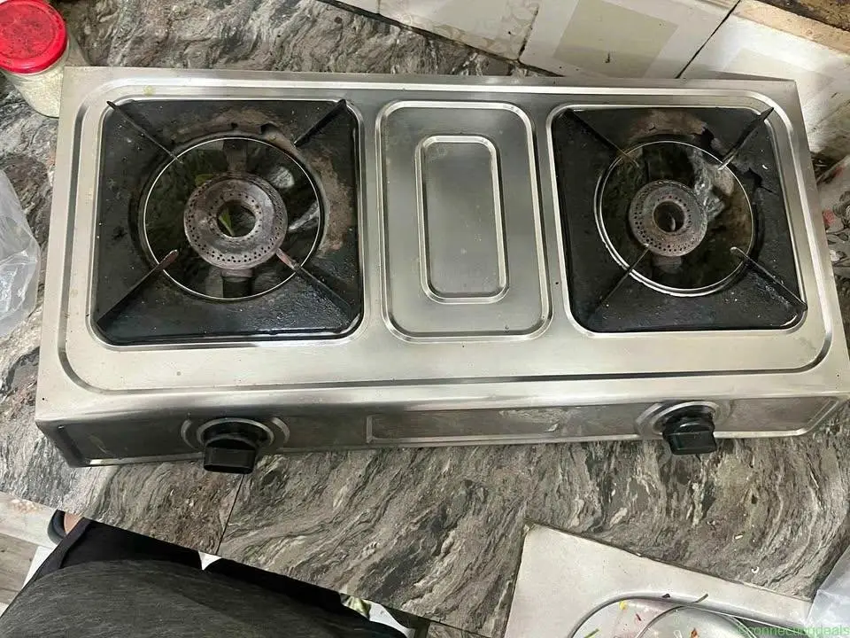 Gas stove with 2 burner