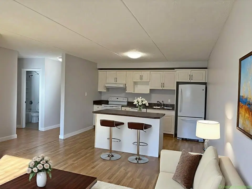 2 Beds 1 Bath Apartment - Image 1