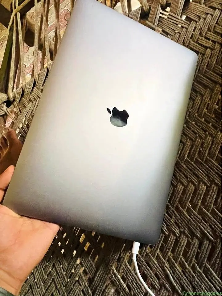 Apple, MacBook Pro i9 series - Image 1