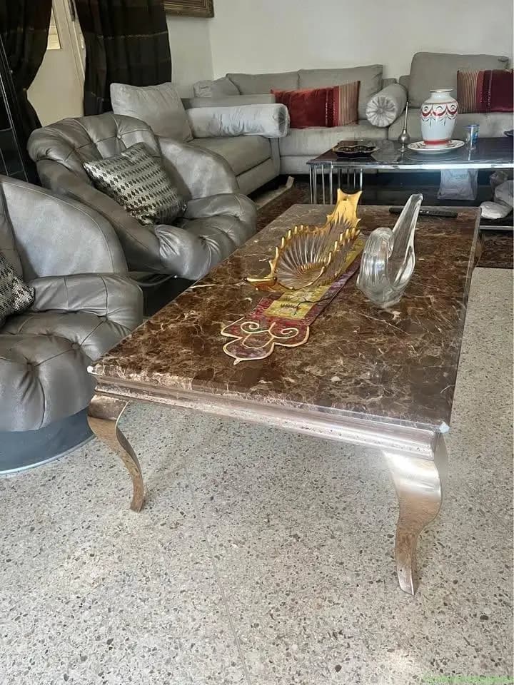 Table basse en marbre & cuivre – Style classique
