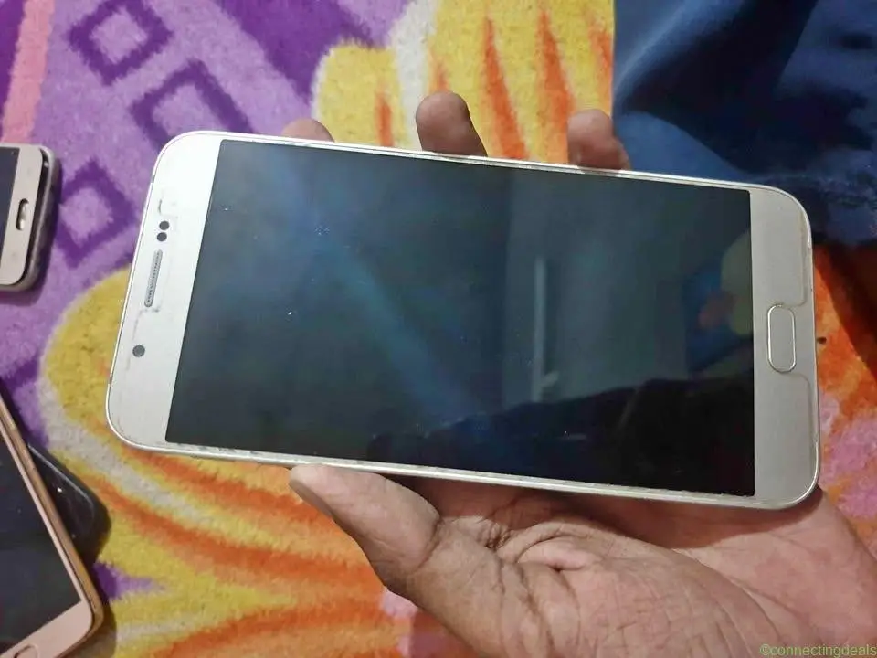 Samsung a8 display charging jack kraab hai 6gb