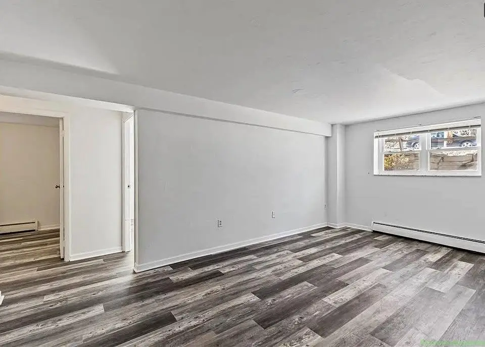 2 Beds 1 Bath Apartment